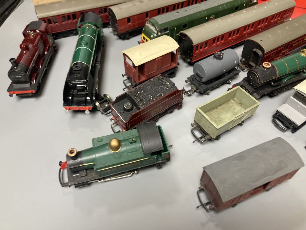 A collection of 00 gauge locomotives, wagons and coaches to include Hornby and Triang